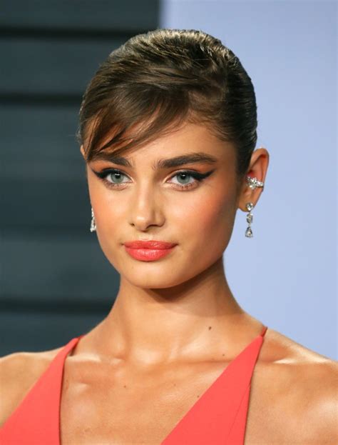 taylor hill makeup